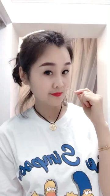 是谁爆料酒窝小姐姐视频,网友热议其美貌与魅力